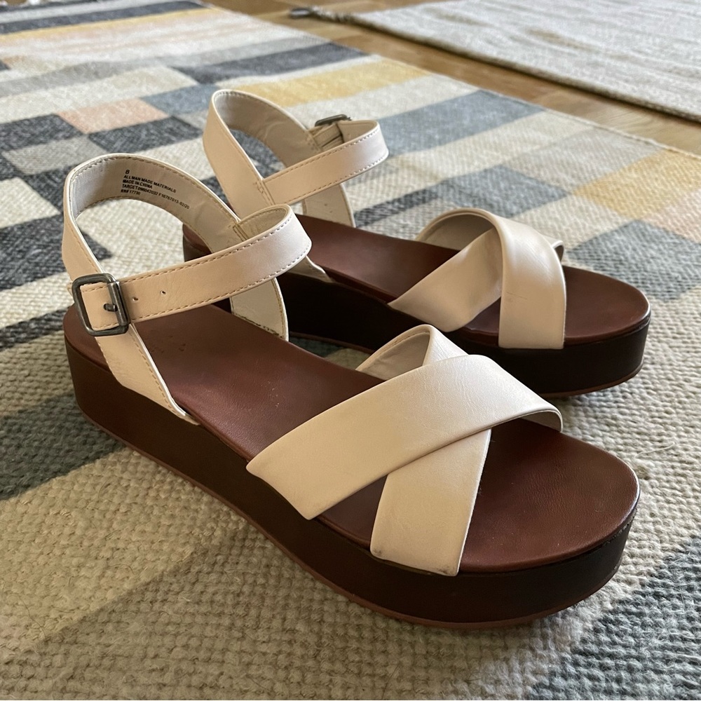 Universal Thread platform sandals size 8